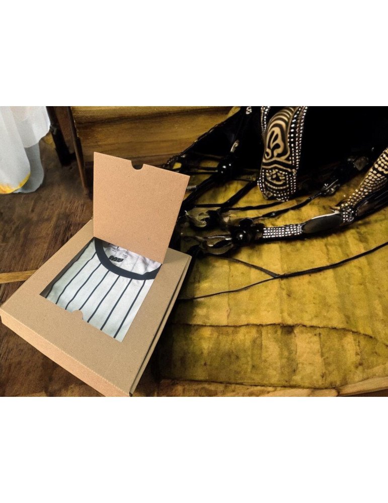 Caja de Cartón Con Ventana Para Playera