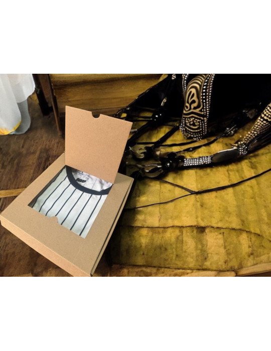 Caja de Cartón Con Ventana Para Playera